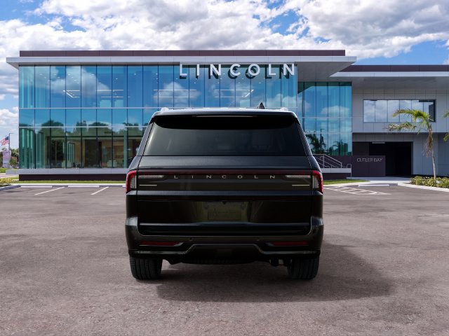 New 2027 Lincoln Navigator Premiere RWD image 7