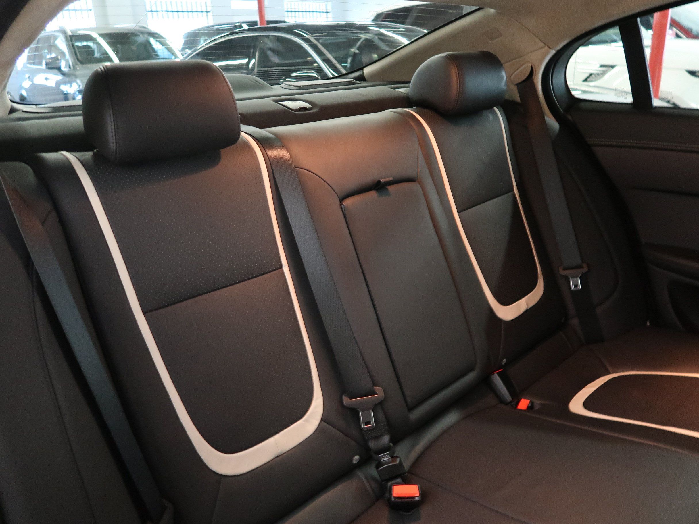 Used 2012 Jaguar XF Portfolio RWD image 32