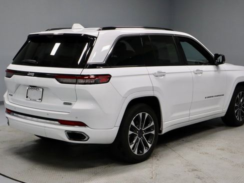 Used 2022 Jeep Grand Cherokee Overland w/ Luxury Tech Group IV image 13