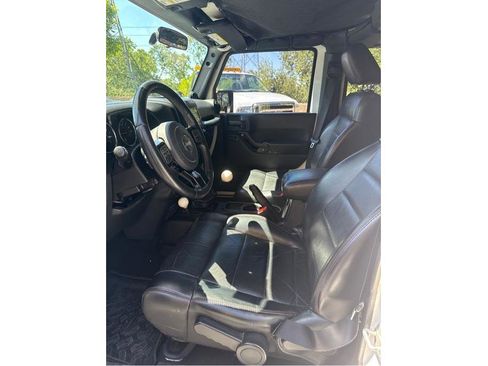 Used 2012 Jeep Wrangler Unlimited Sahara AWD/4WD image 11