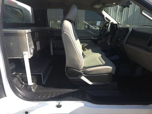 Used 2018 Ford F250 XL w/ Snow Plow/Camper Package AWD/4WD image 17