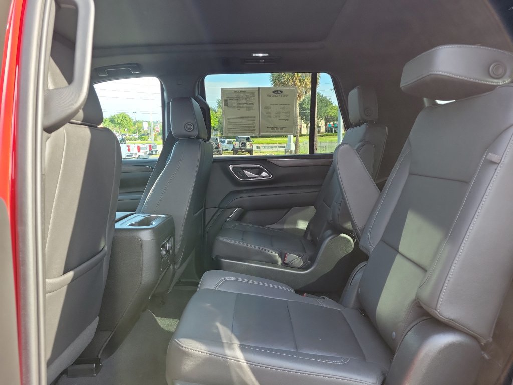 Used 2023 Chevrolet Tahoe Z71 w/ Luxury Package AWD/4WD image 7