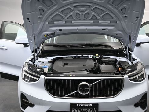 Used 2025 Volvo XC40 B5 Plus image 20