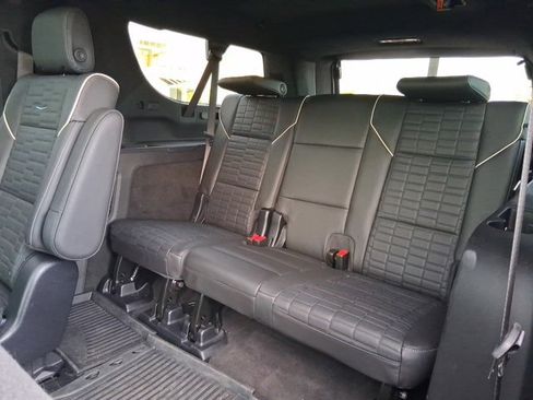 Used 2025 Cadillac Escalade ESV V image 21