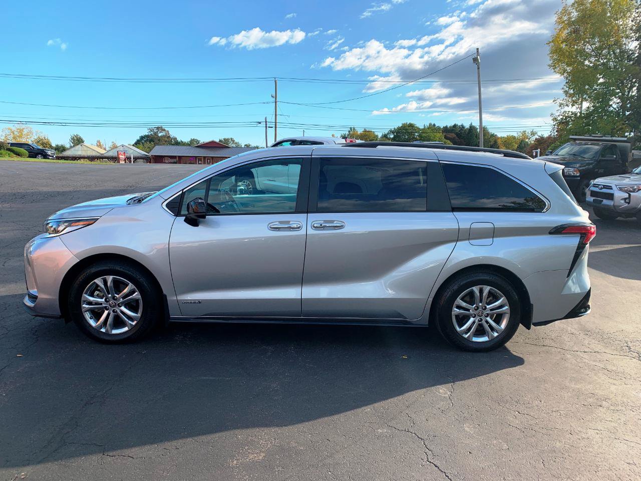 Used 2021 Toyota Sienna AWD image 2