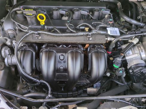 Used 2015 Ford Escape SE image 9