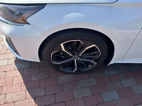 Used 2024 Nissan Altima 2.5 SR image 2