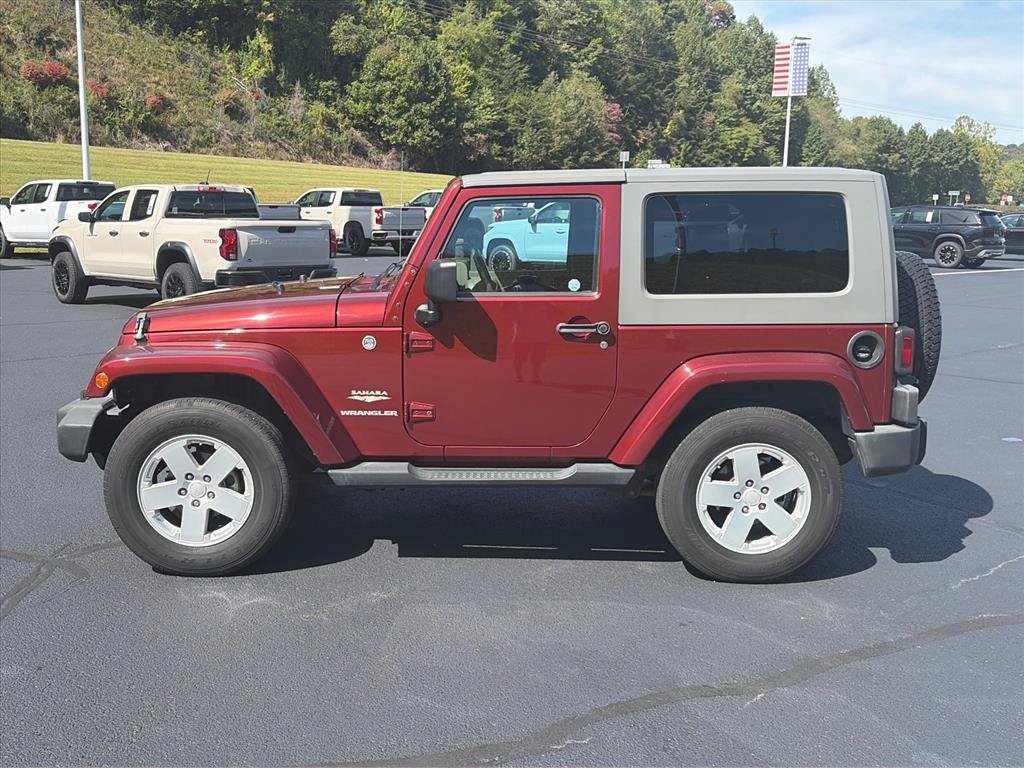 Used 2008 Jeep Wrangler Sahara w/ Dual Top Group AWD/4WD image 2