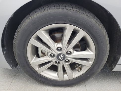 Used 2017 Hyundai Elantra SE FWD image 31