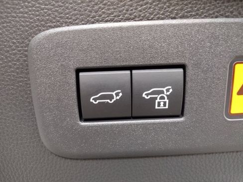 Used 2025 Toyota Land Cruiser image 17