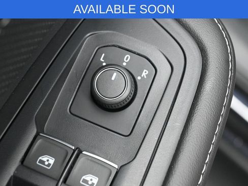 Used 2025 Volkswagen Atlas SE AWD/4WD image 12