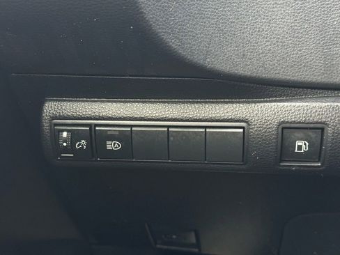 Used 2022 Toyota Corolla LE image 30