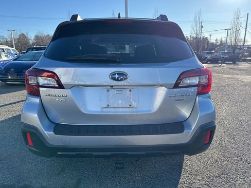 Used 2018 Subaru Outback 3.6R Limited image 3