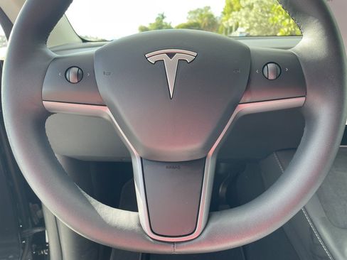 Used 2024 Tesla Model Y Long Range image 19