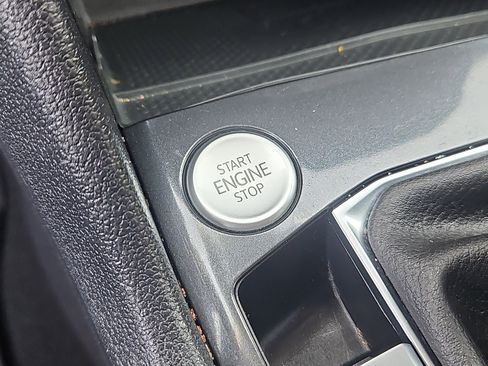 Certified 2022 Volkswagen Tiguan SE image 15