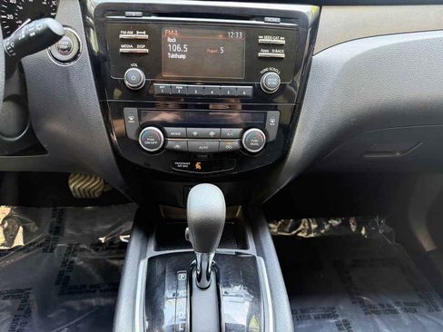 Used 2016 Nissan Rogue SV FWD image 17