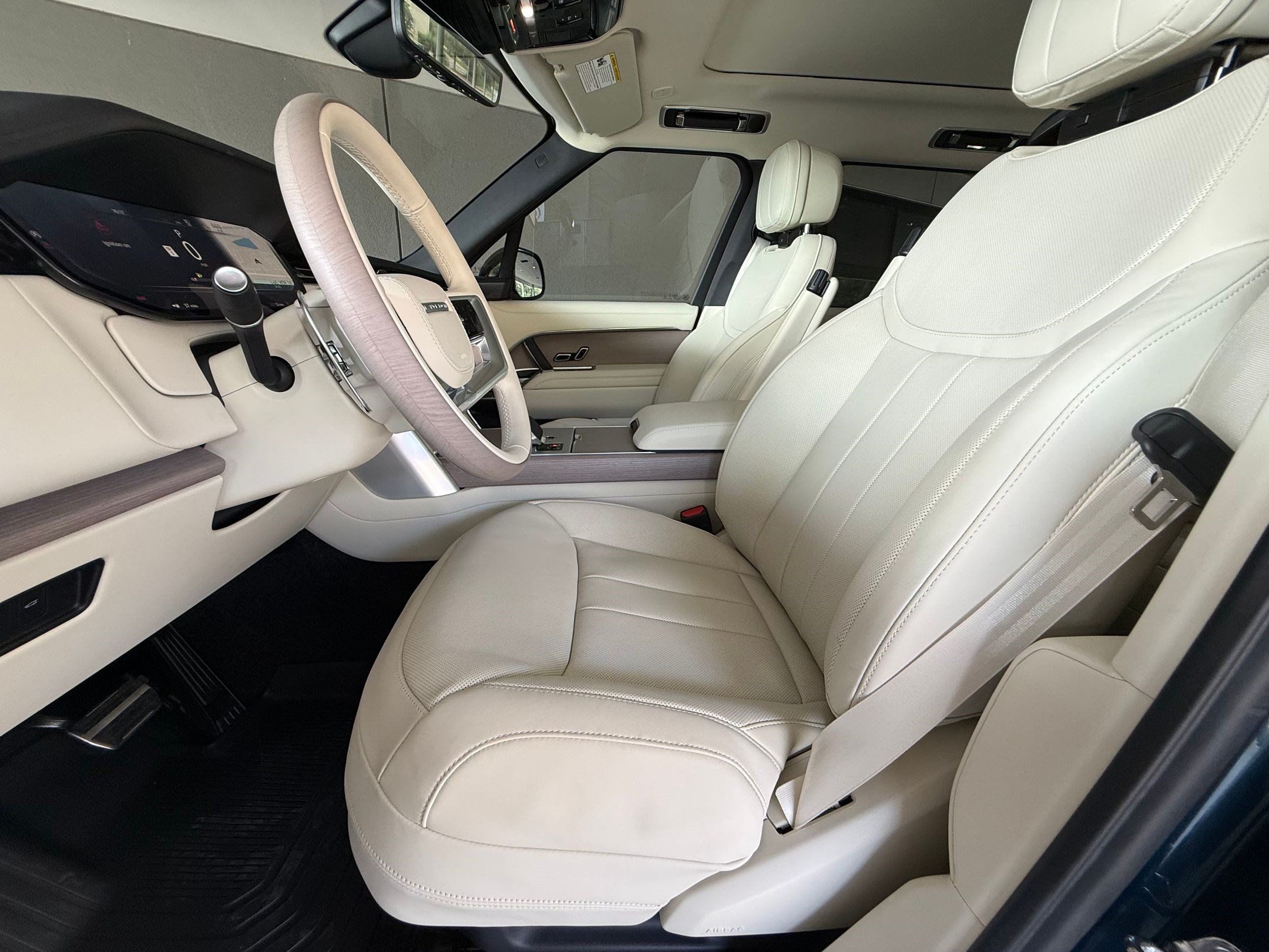 New 2026 Land Rover Range Rover Long Wheelbase SE AWD/4WD image 5
