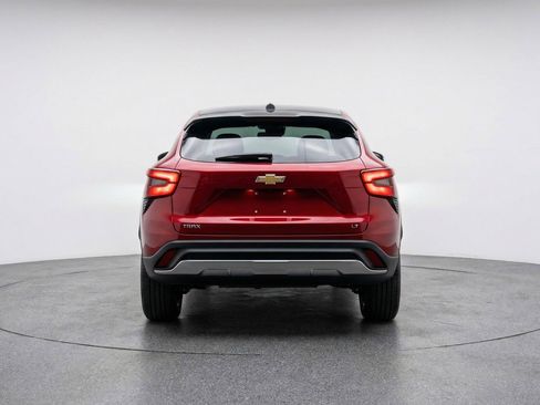 Used 2025 Chevrolet Trax LT w/ LT Convenience Package FWD image 7