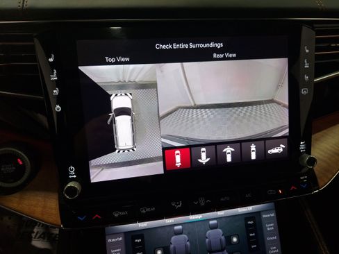Used 2022 Jeep Grand Wagoneer Series III w/ Rear-Seat Entertainment Group AWD/4WD image 9