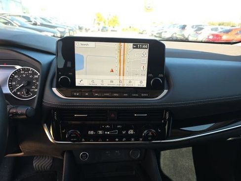 Used 2023 Nissan Rogue SL w/ SL Premium Package image 18