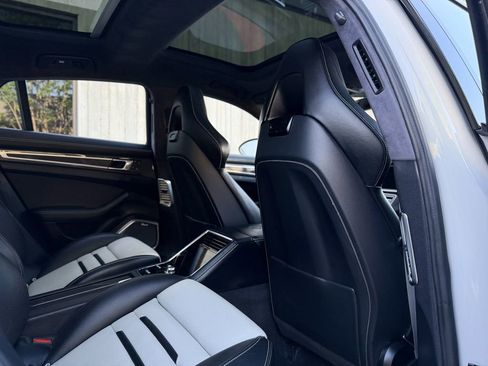 Used 2022 Porsche Panamera Turbo S image 28