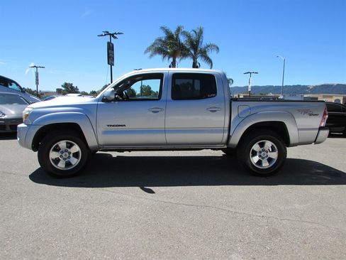 Used 2010 Toyota Tacoma PreRunner RWD image 4