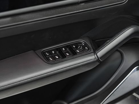 Used 2024 Porsche Cayenne Turbo GT AWD/4WD image 78