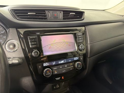 Used 2018 Nissan Rogue SV FWD image 17