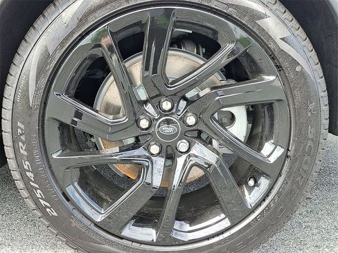 New 2025 Land Rover Discovery S image 5