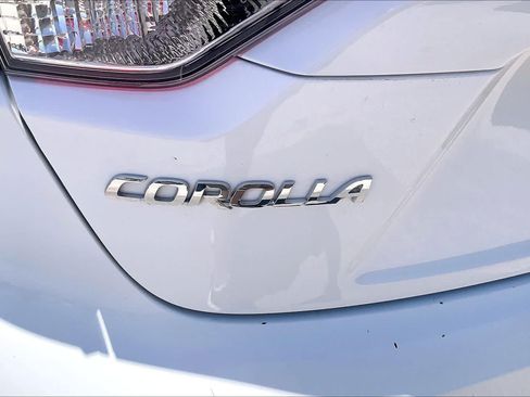Used 2025 Toyota Corolla LE FWD image 30