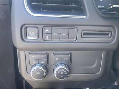 Used 2023 GMC Yukon SLT AWD/4WD image 36