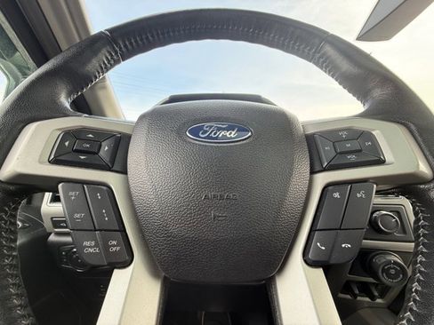 Used 2017 Ford F150 Lariat w/ Equipment Group 502A Luxury AWD/4WD image 20