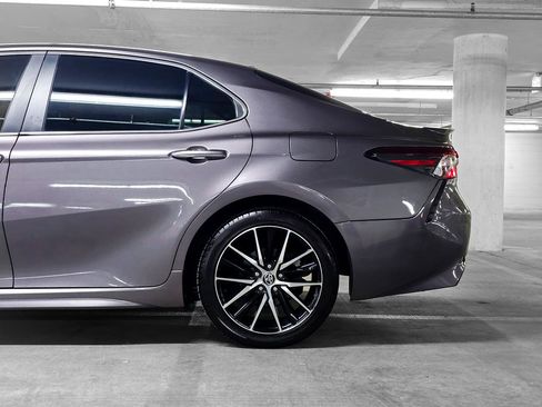 Used 2021 Toyota Camry SE image 14