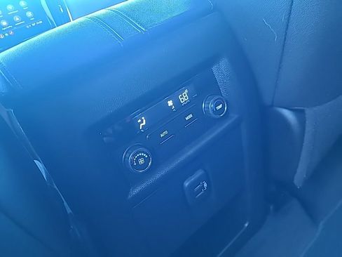 Used 2023 Chevrolet Traverse LT AWD/4WD image 21