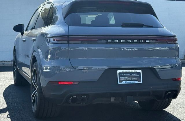 Used 2024 Porsche Cayenne AWD/4WD image 3