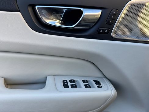 Used 2023 Volvo XC60 B5 Ultimate image 11