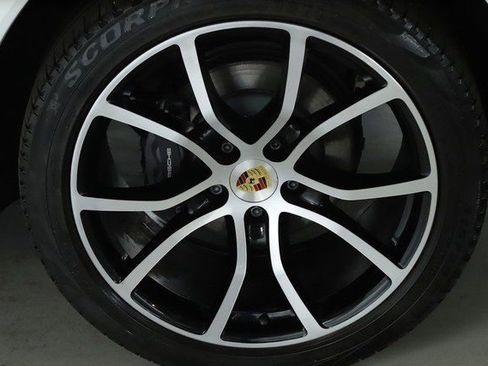 Used 2021 Porsche Cayenne Coupe image 40