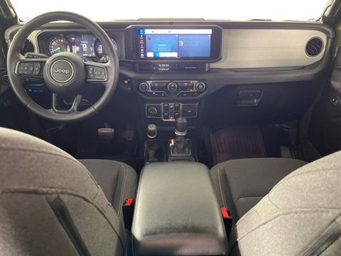 Used 2024 Jeep Wrangler Unlimited image 6