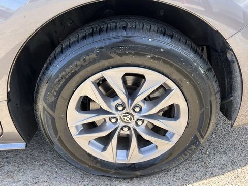 Used 2021 Toyota Sienna LE image 9