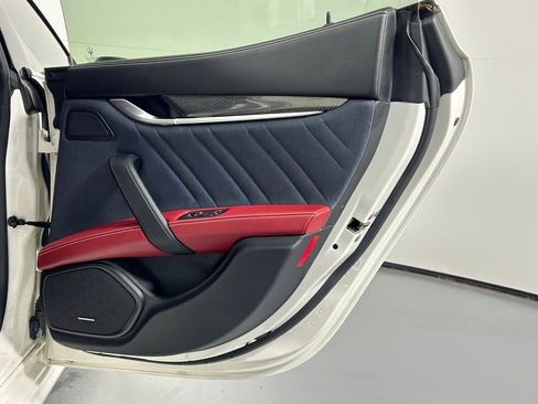 Used 2018 Maserati Ghibli S GranLusso image 12