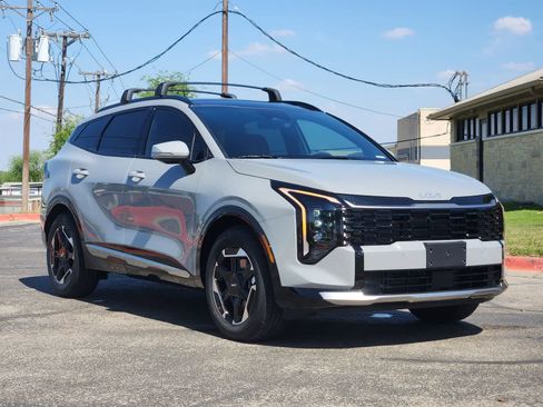 New 2026 Kia Sportage SX FWD image 3