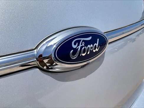 Used 2013 Ford Taurus Limited FWD image 28