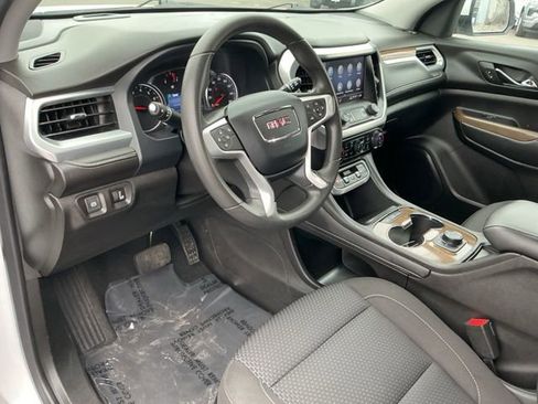 Used 2023 GMC Acadia SLE image 11
