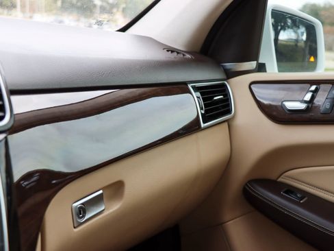 Used 2018 Mercedes-Benz GLE 350 w/ Premium 1 Package image 58