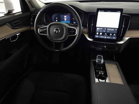 Certified 2025 Volvo XC90 B6 Plus image 21