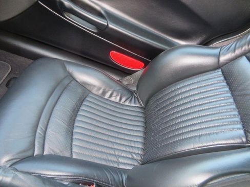 Used 2001 Chevrolet Corvette Coupe w/ Preferred Equipment Group2 image 17