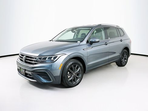 Used 2024 Volkswagen Tiguan SE image 3