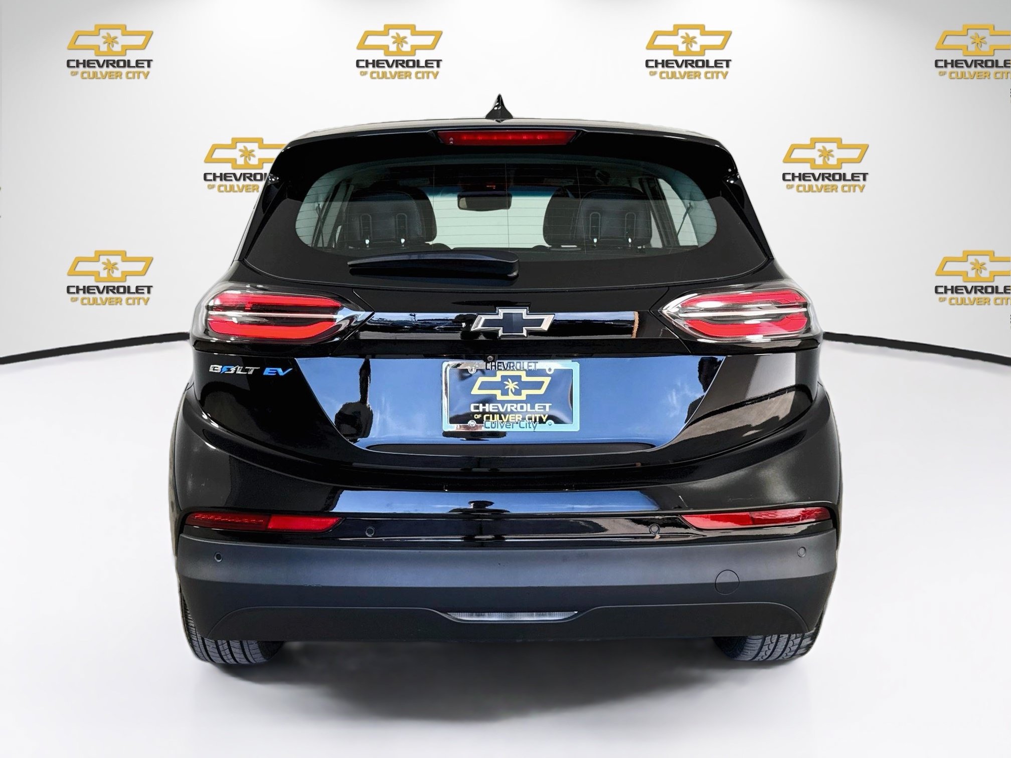 Used 2023 Chevrolet Bolt LT w/ Infotainment Package FWD image 7