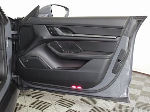 Used 2025 Porsche Taycan image 39