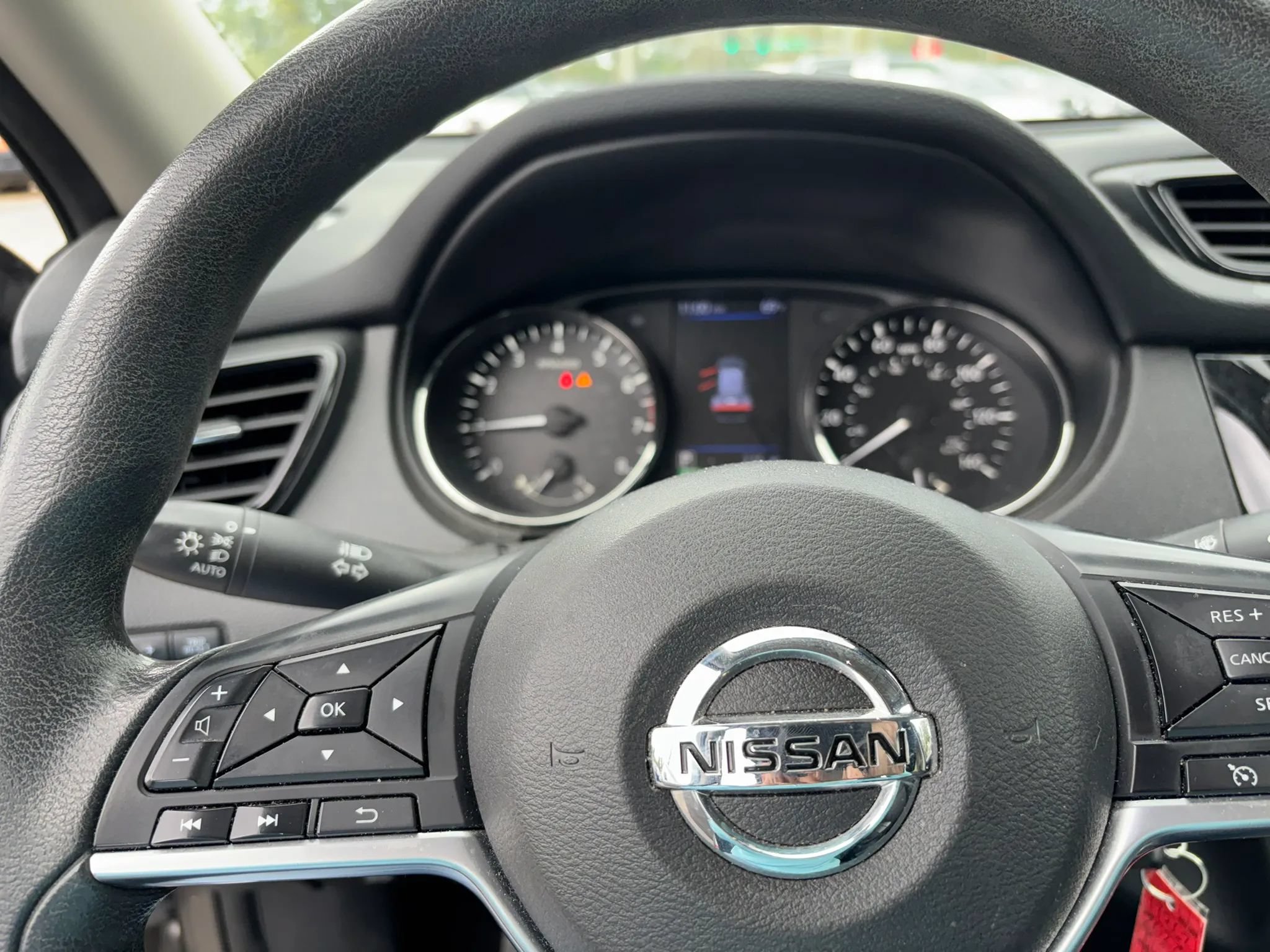 Used 2020 Nissan Rogue S FWD image 15
